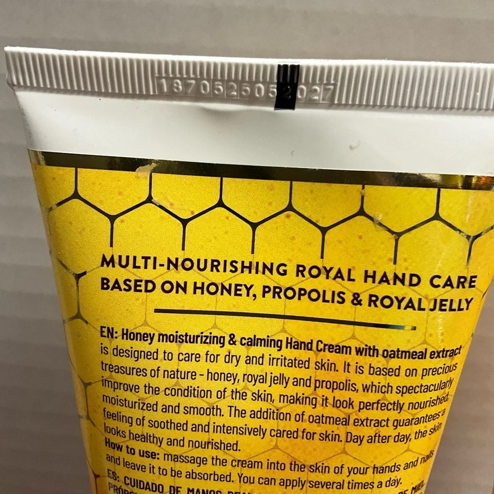 Barwa Honey & Oats Hand Cream - Cream and Yellow